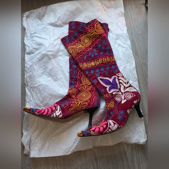 Edoche Hand Embroidered Boots - Size 38 - Picture 3 of 11